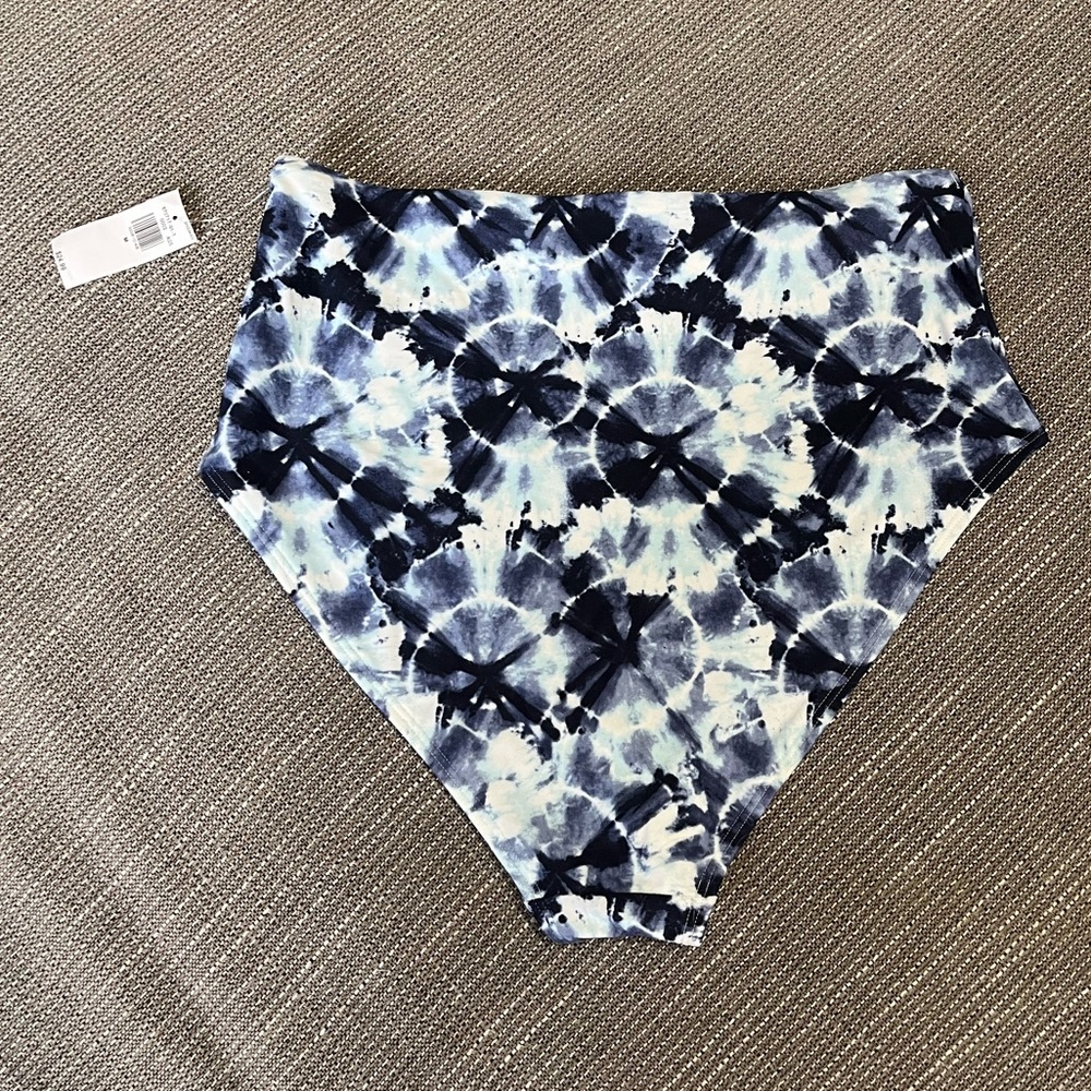Old Navy | 3-Piece Blue Tie-Dye Matching Swimsuit Bikini and Bonus Bottoms - Picture 7 of 9